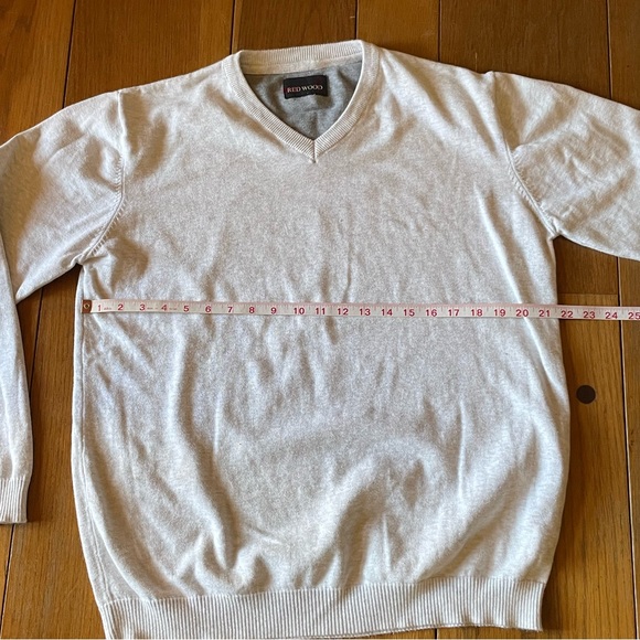 XL Redwood Off White Crewneck - Picture 8 of 10